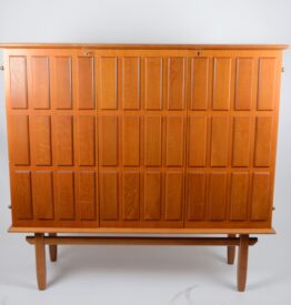 Eyvind-Beckman-Cupboard-Oak-Sweden-Mid-1900s